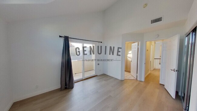 Building Photo - COMING SOON: Beautiful 3BD 3.5BA Townhome in Newport Heights