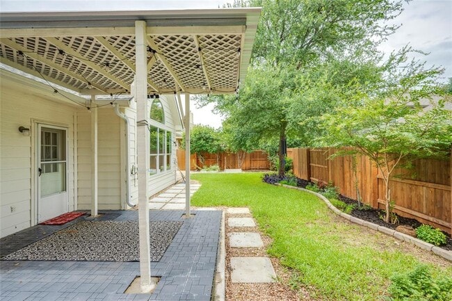 Building Photo - 8106 Longdraw Dr