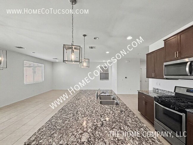 Building Photo - 7108 S Via Gaucho Viejo