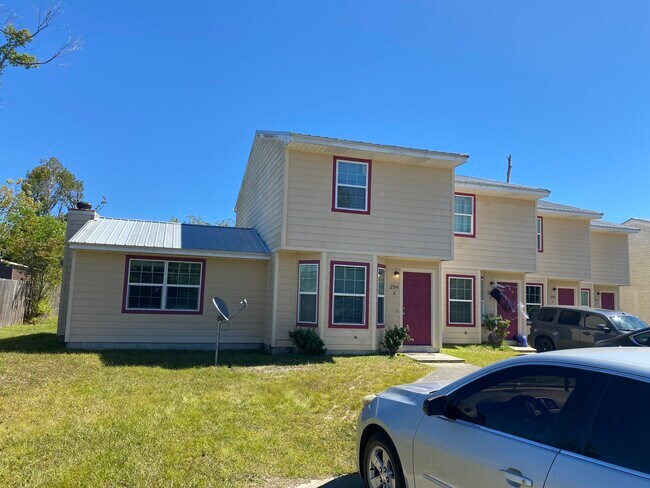 Building Photo - 256 N Berthe Ave