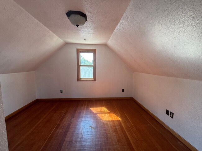 Building Photo - 420 21st St NW
