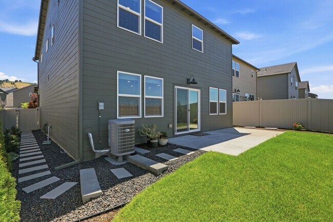 Building Photo - Beautiful Liberty Lake DR Horton Home!