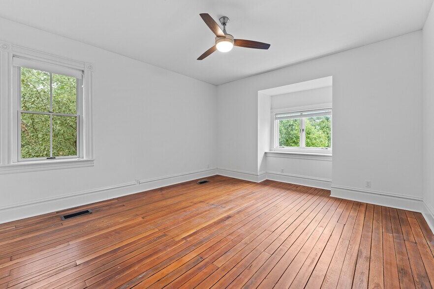 Building Photo - 2014 James St