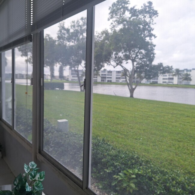 Building Photo - 1010 Wolverton E