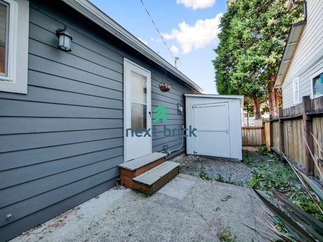 Building Photo - 3 Bed 1 Bath Charming Seattle Home is Ready for Rent!