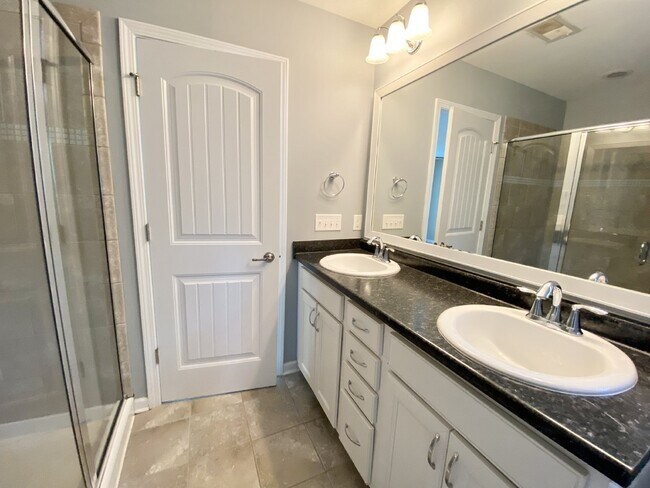 Building Photo - Four-Bedroom Home for Rent in Palmetto Poi...