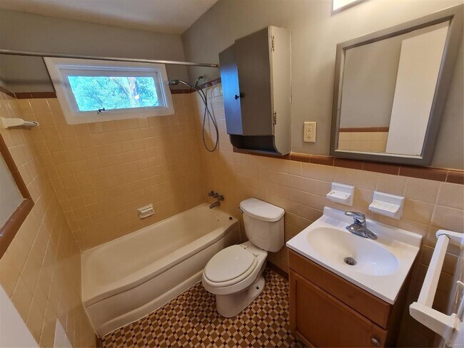 Building Photo - 1128 Karen Rd