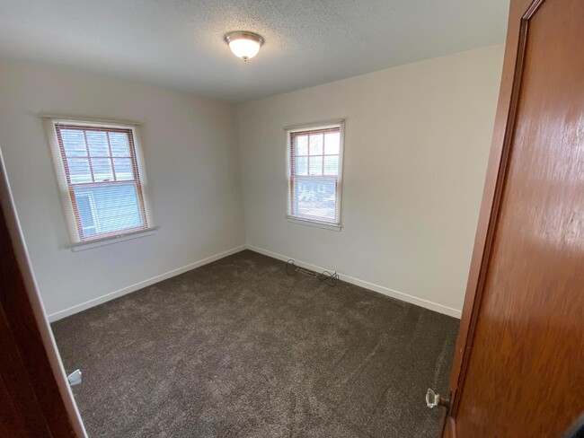 Building Photo - 404 S Wayland Ave