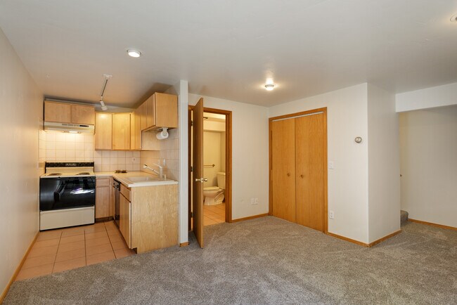 Building Photo - 311 Midland Ave