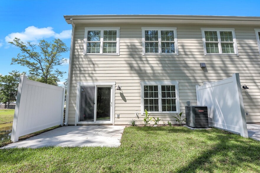 Building Photo - 105 Sherwood Ct