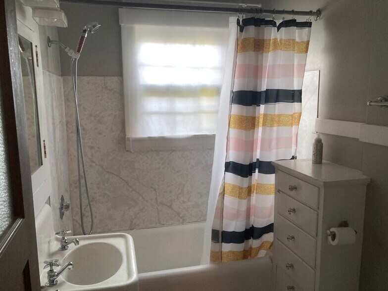 Bathroom - 1823 Northeast 11th Avenue
