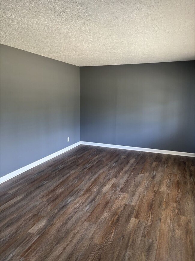 Building Photo - 116 Crestview Dr