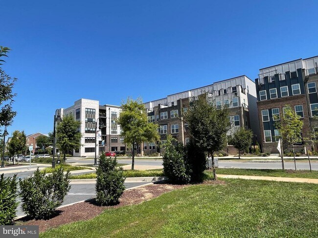 Building Photo - 313 Salinger Pl