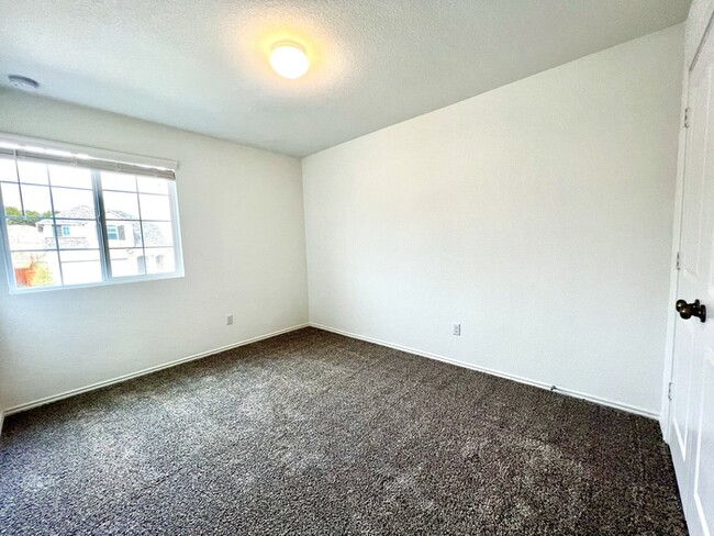 Building Photo - Beautiful 3 beds 2.5 baths in Lago Vista