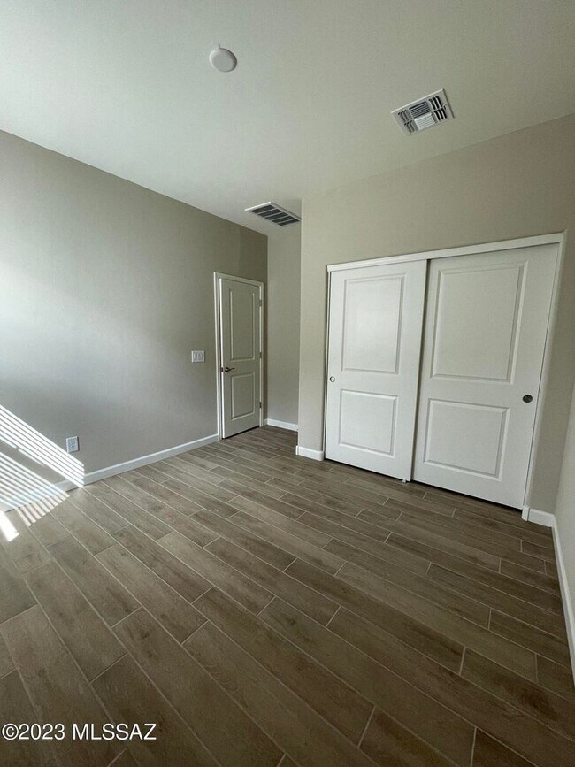 Building Photo - 4 Bed / 3 Bath Energy-efficient home! High...