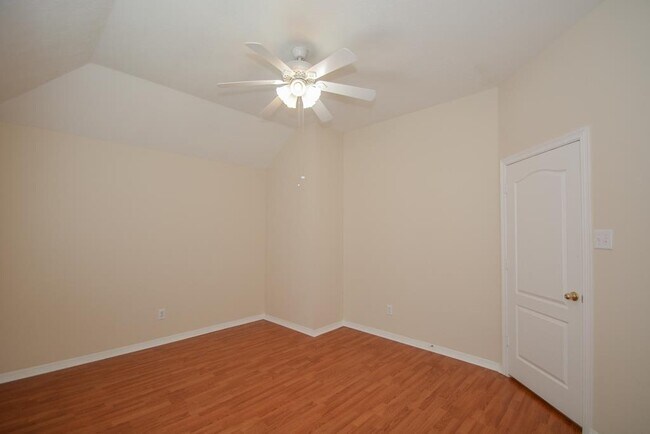 Building Photo - 910 Chinni Ct