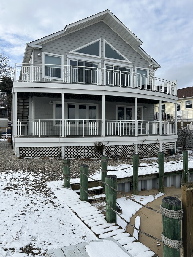 Building Photo - 46 S Bay Ave