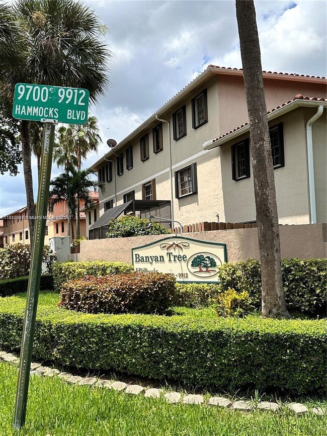 Building Photo - 9860 Hammocks Blvd