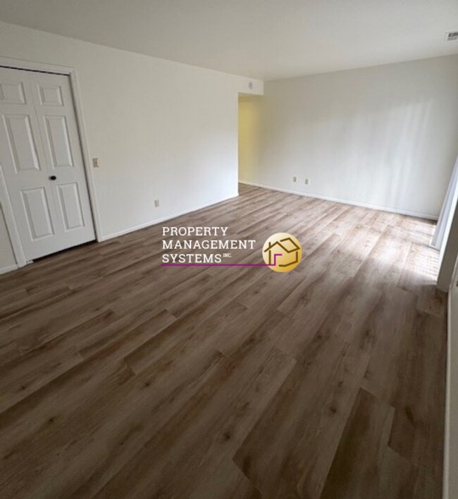 Building Photo - 2 Bedroom Condo in Gated Midvale Community