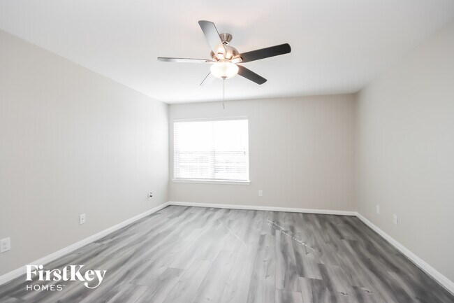 Building Photo - 15406 River Ends Dr