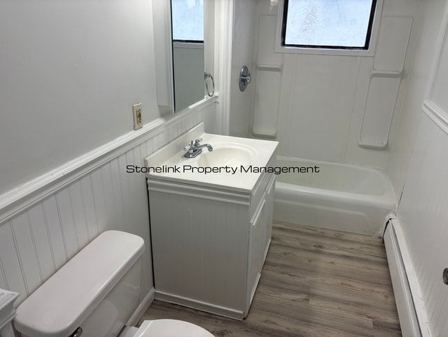 Building Photo - 106 Harrison St