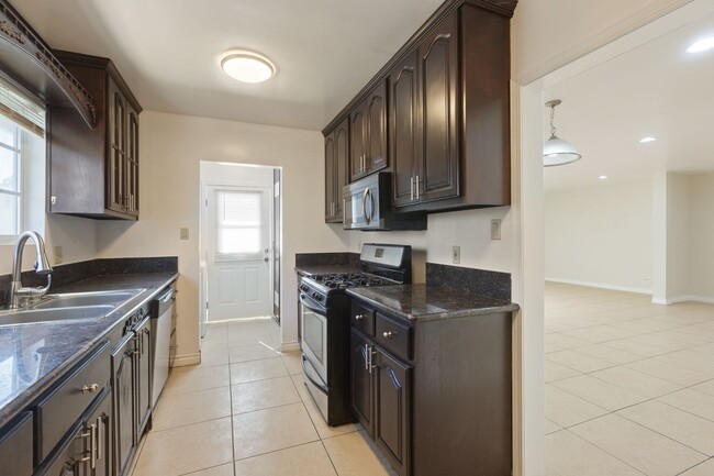 Building Photo - Spacious Mission Hills Home – Modern Comfort in a Prime Location!