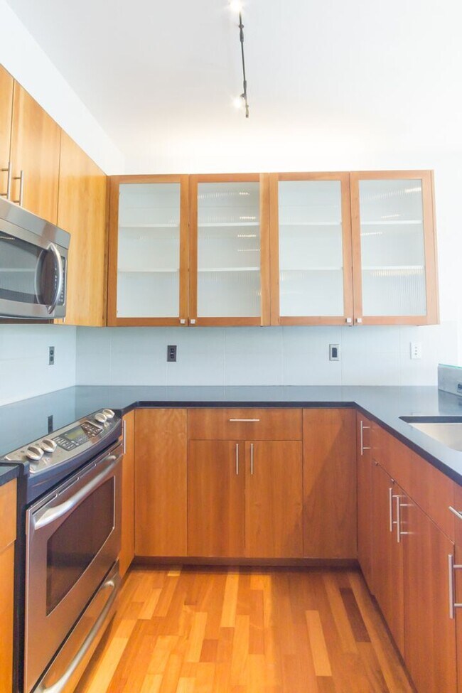 Building Photo - 2Bd/2Ba Seattle Condo
