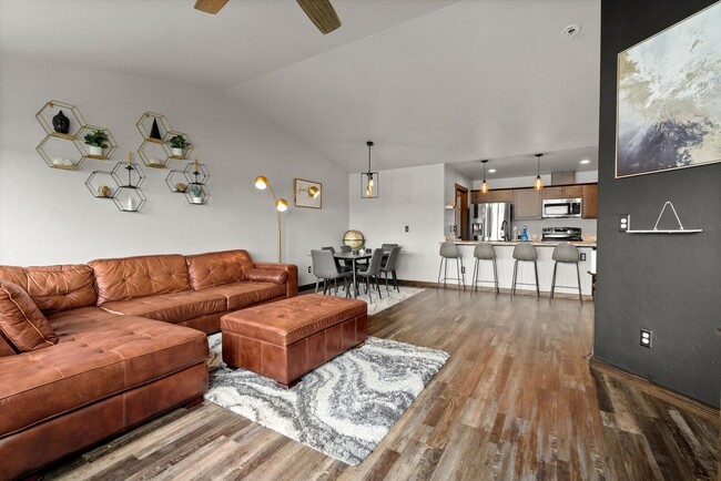 Building Photo - Spacious 3-Bedroom Townhome