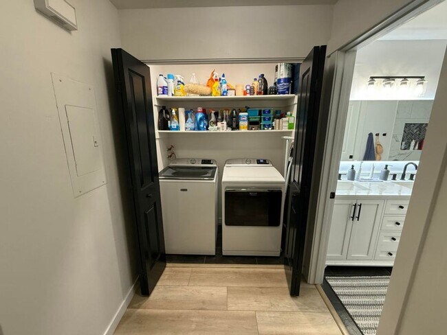 Building Photo - Gorgeous Remodeled 3 Bedroom Home in St. George!