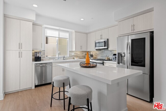 Building Photo - 10827 W Riverton Ct