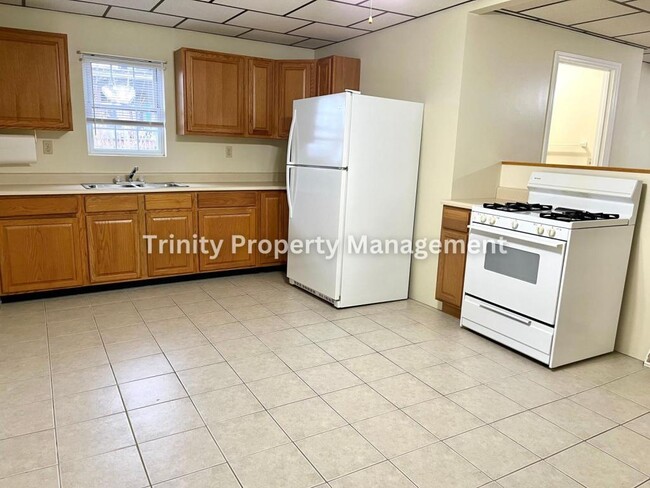 Building Photo - 213 W Woodland Ave