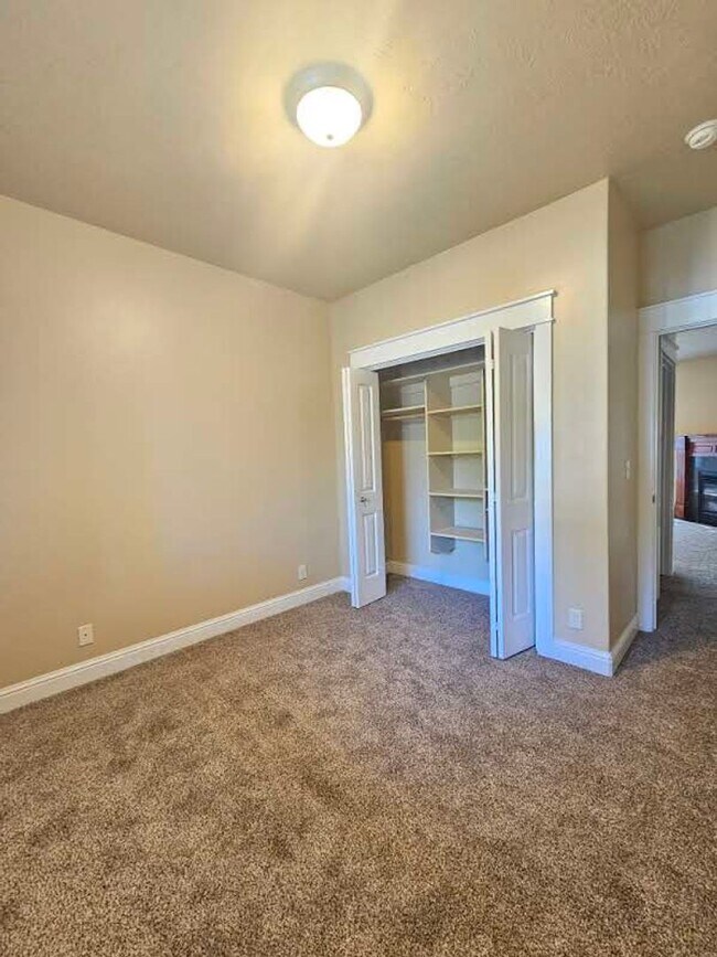 Building Photo - Meridian 5 Bedroom Home - Move in Special!...