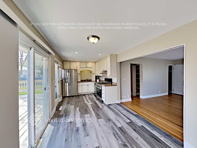 Building Photo - 253 E La Porte Dr