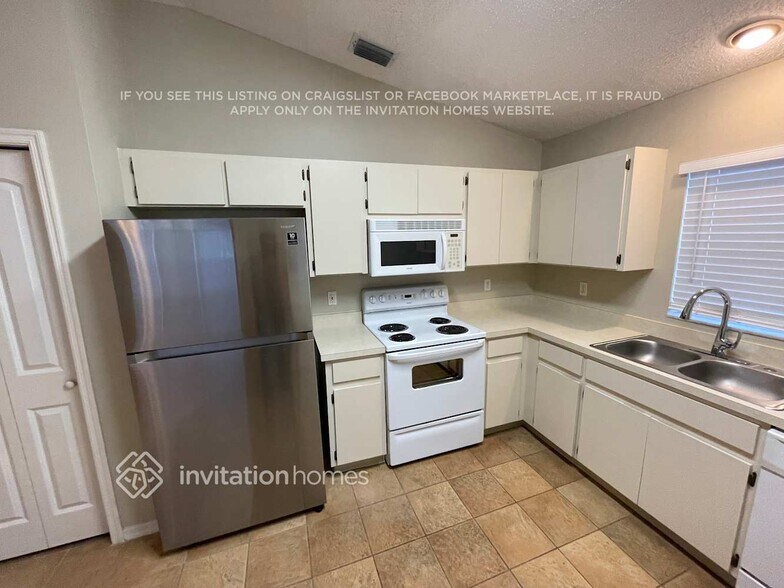 Building Photo - 1900 Woodcut Dr