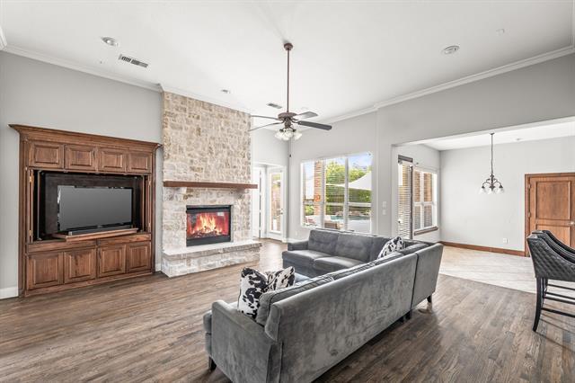 Building Photo - 1321 Cotulla Dr