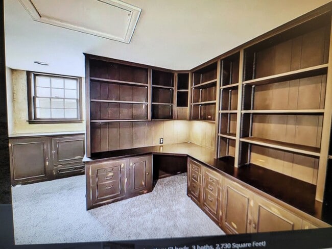 Building Photo - 3 Bed  2 1/2 Bath