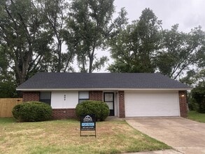 Building Photo - 804 Hawks Nest Dr