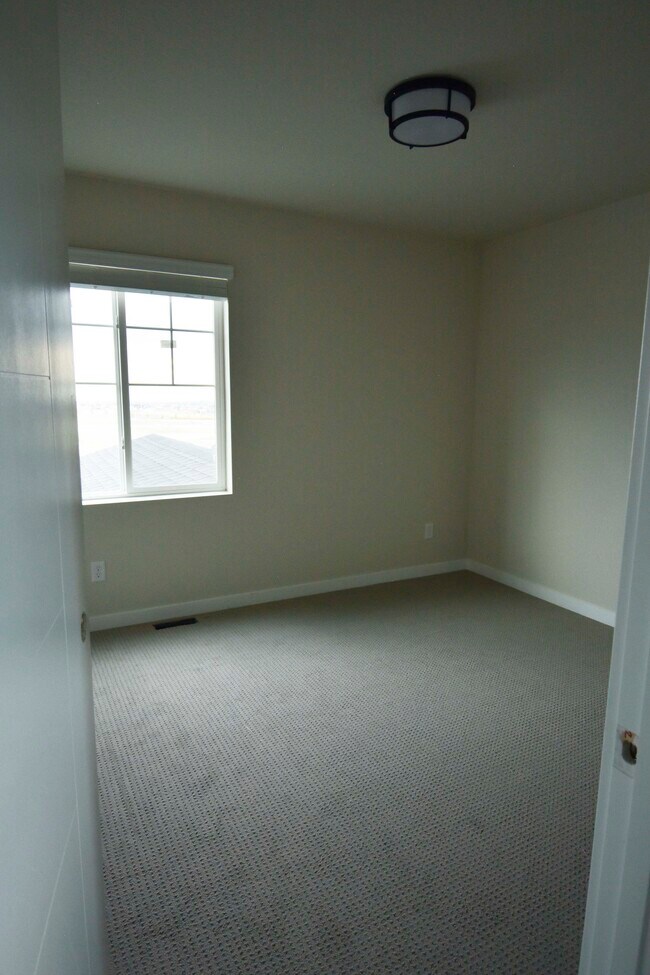 Building Photo - 10202 Spry St