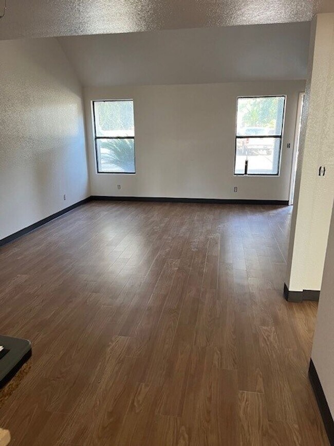 Building Photo - 245 S Crenshaw St
