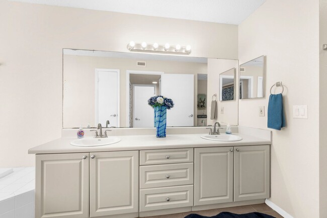 Building Photo - TWO BEDROOM CONDOMINIUM IN THE HIGHLANDS A...