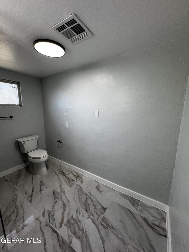 Building Photo - 10277 N Loop Dr