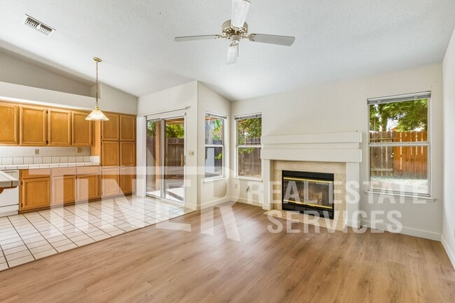 Building Photo - 8948 Warmsprings St