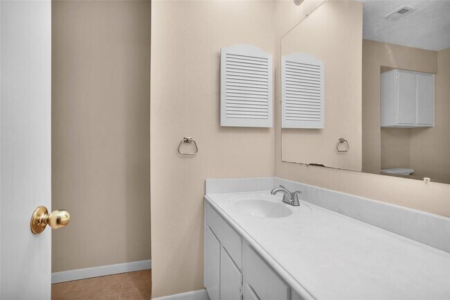 Building Photo - 938 Memorial Village Dr
