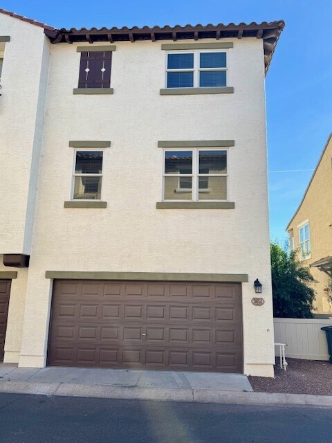 Building Photo - 3651 E Leslie Dr