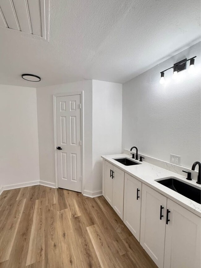 Building Photo - Charming Fully Remodeled 3-Bedroom, 1.5-Bathroom Home in Bryant – Modern Finishes and Large Yard!