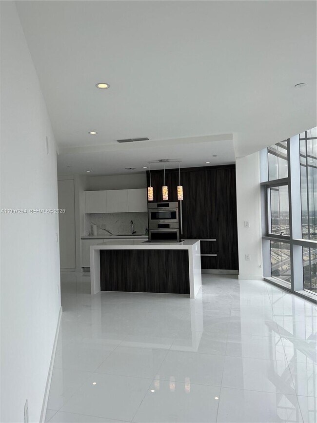 Building Photo - 851 NE 1st Ave