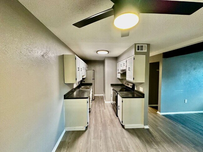 Building Photo - Available Now!  "Charming 2-Bed Condo in Golden, CO - Cozy Living!"