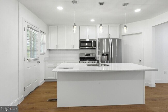 Building Photo - 1714 Pin Oak Rd