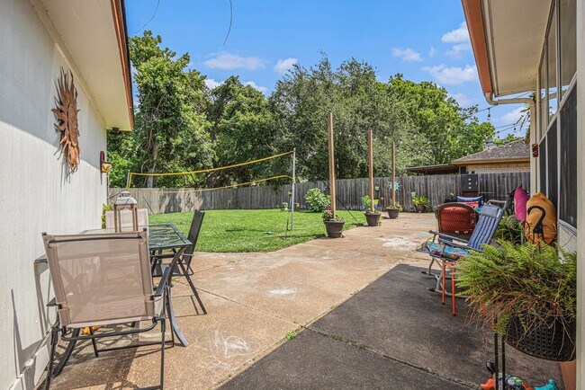 Building Photo - 5118 Whittier Oaks Dr