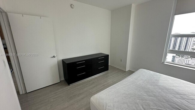 Building Photo - 951 Brickell Ave